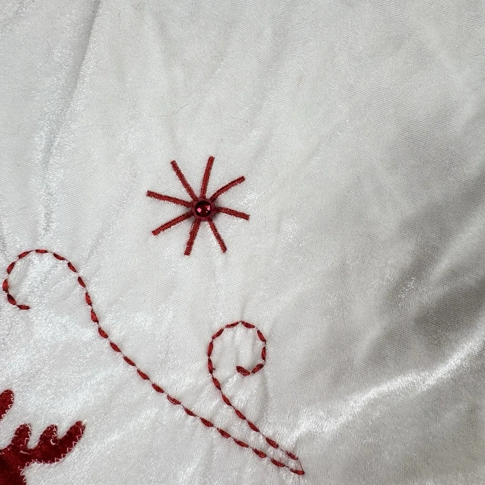 Y2K Christmas Tree Skirt Appliqued Embroidered Red Velvet White Santa Sleigh 47